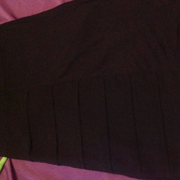 Classy little black dress in size medium - Picture 5 of 7